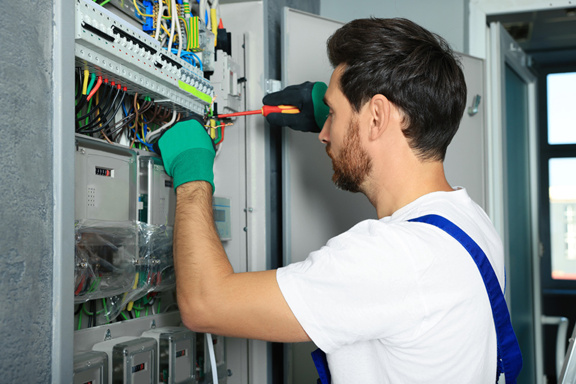 Nieder&shy;spannungs&shy;anlagen bei Pirc-Elektrotechnik GmbH in Flacht